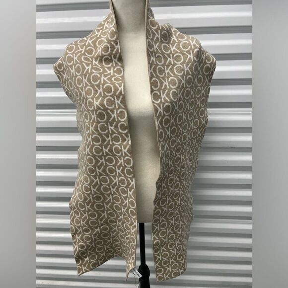 NWT Calvin Klein Logo Jacquard Scarf Reversible Heathered Almond Beige - Picture 4 of 10